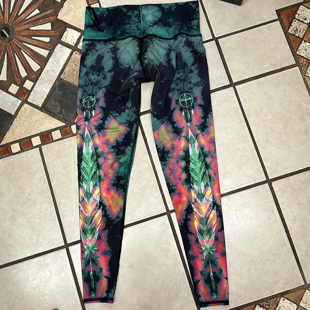 TEEKI Rare Eagle Feather leggings size M 🦅 🪶 💚